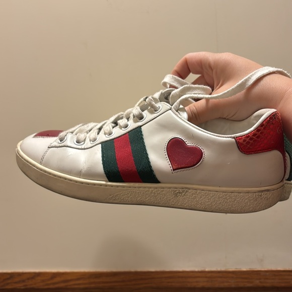 GUCCI Authentic Heart Leather Sneakers-Preloved - Picture 3 of 9